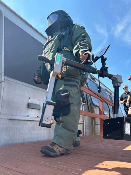 C-View Security – standalone real-time digital radiography system for security applications.